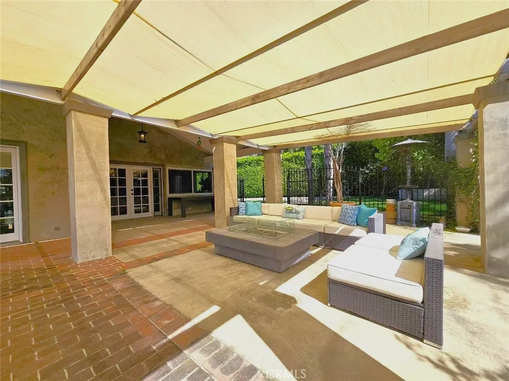 940 N Silent Ranch Drive