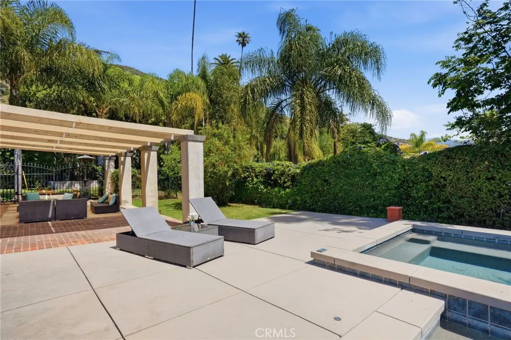 940 N Silent Ranch Drive