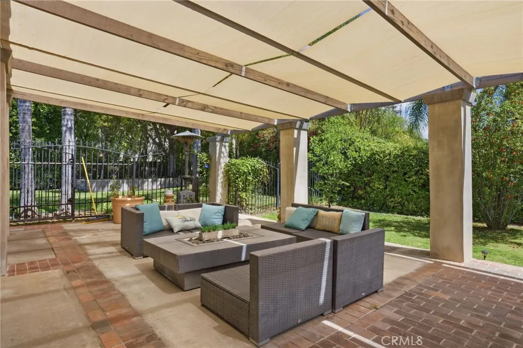 940 N Silent Ranch Drive