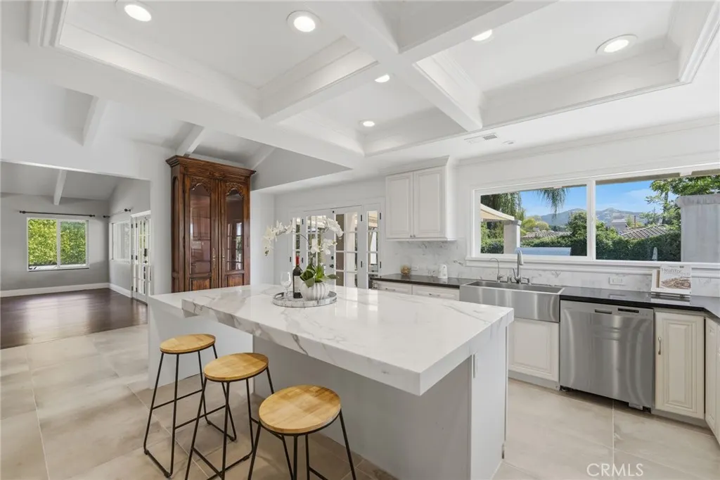 940 N Silent Ranch Drive