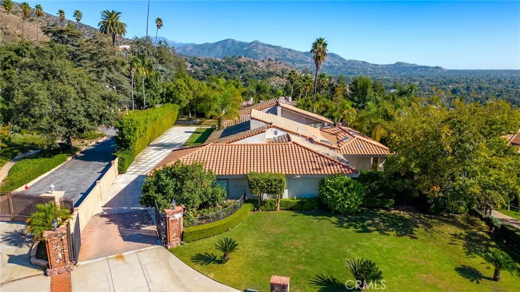 940 N Silent Ranch Drive