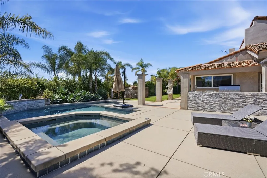 940 N Silent Ranch Drive