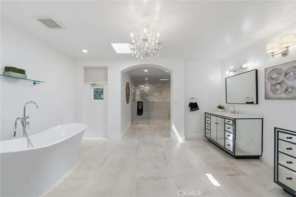 940 N Silent Ranch Drive