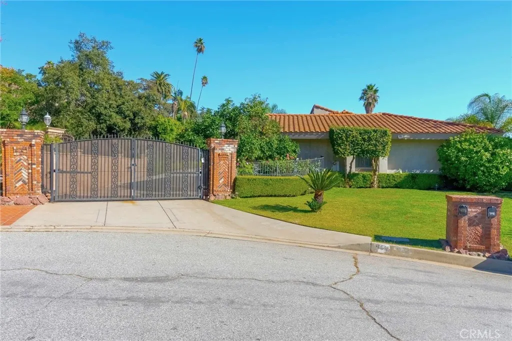 940 N Silent Ranch Drive