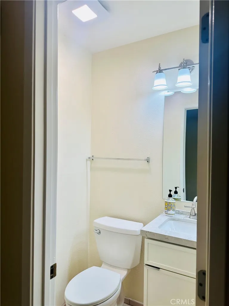 1008 Las Lomas Unit C