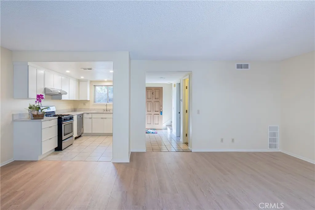 1008 Las Lomas Unit C
