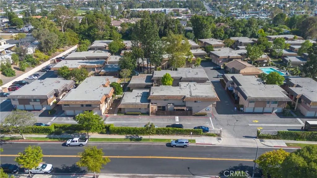 1008 Las Lomas Unit C