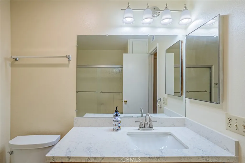1008 Las Lomas Unit C