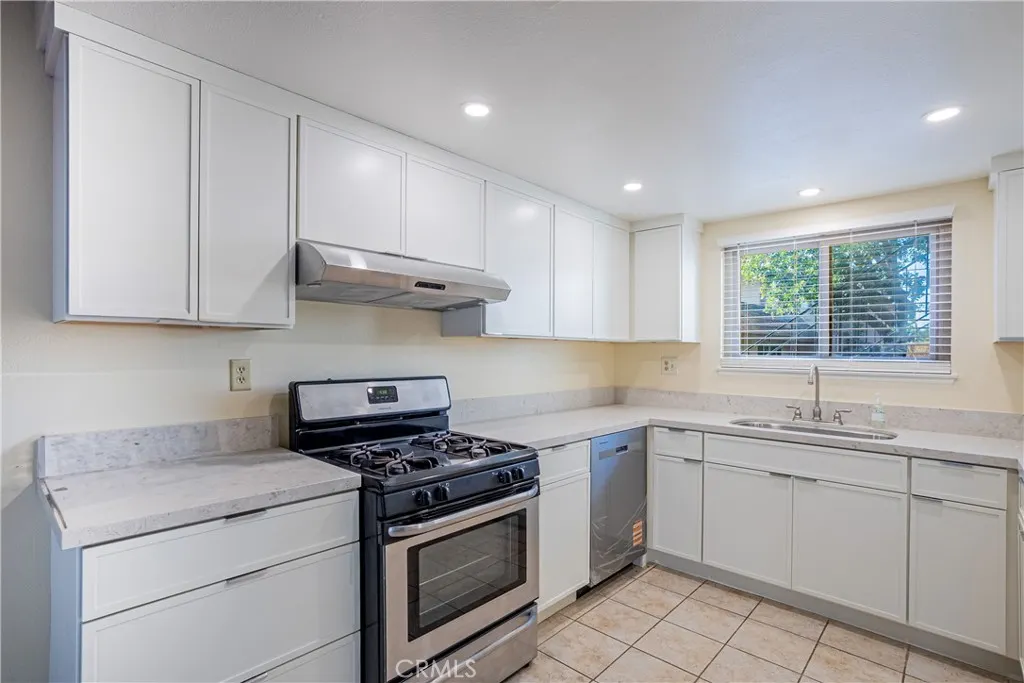 1008 Las Lomas Unit C