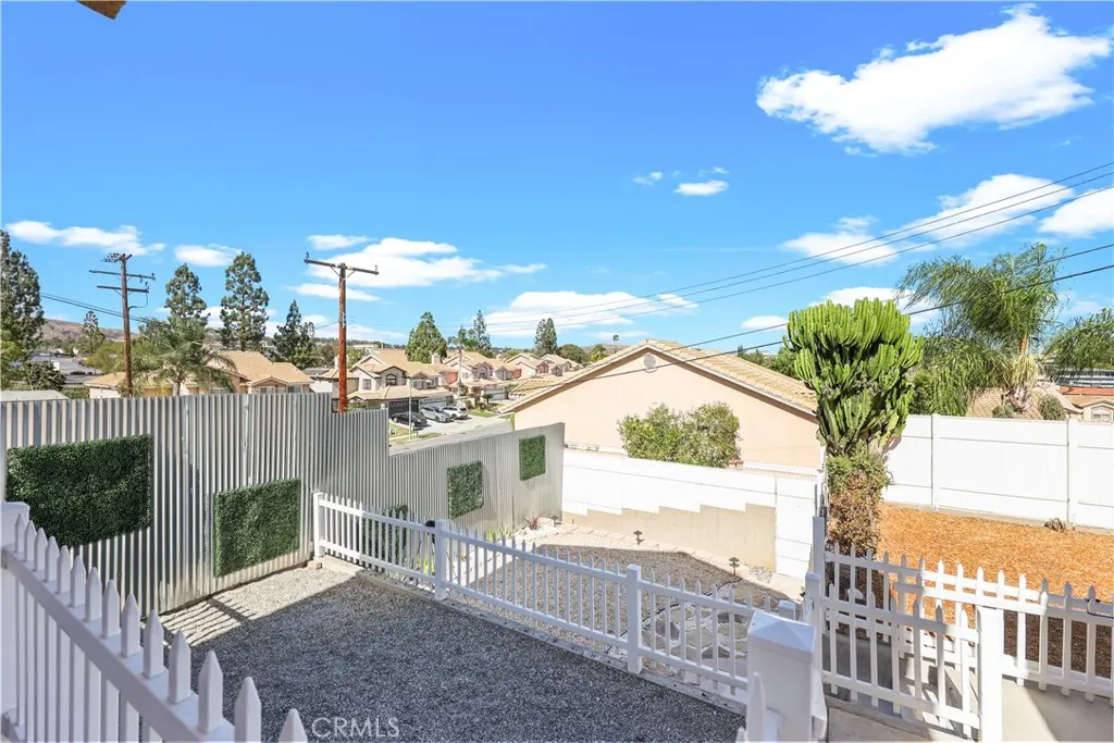 106 S Redwood Avenue