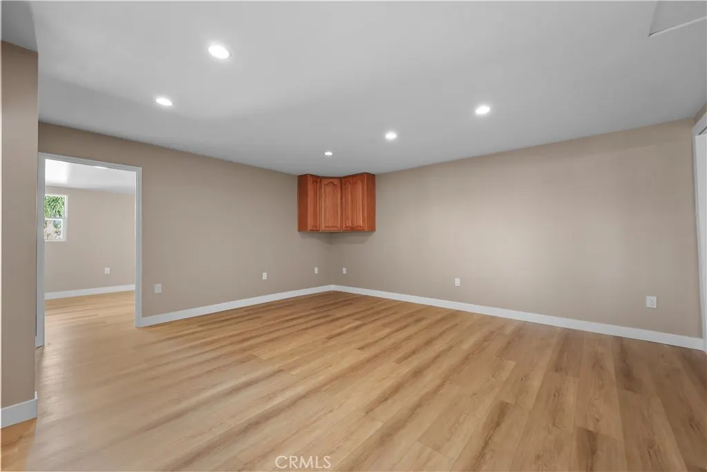106 S Redwood Avenue