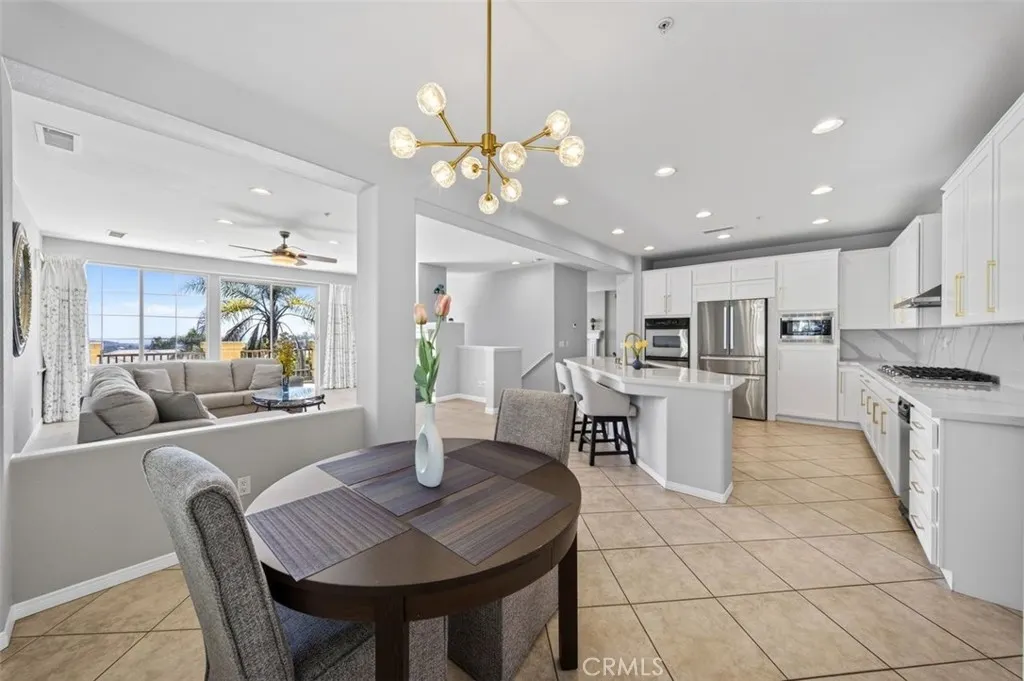 2420 Vista Del Sol