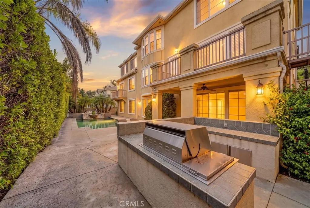 2420 Vista Del Sol