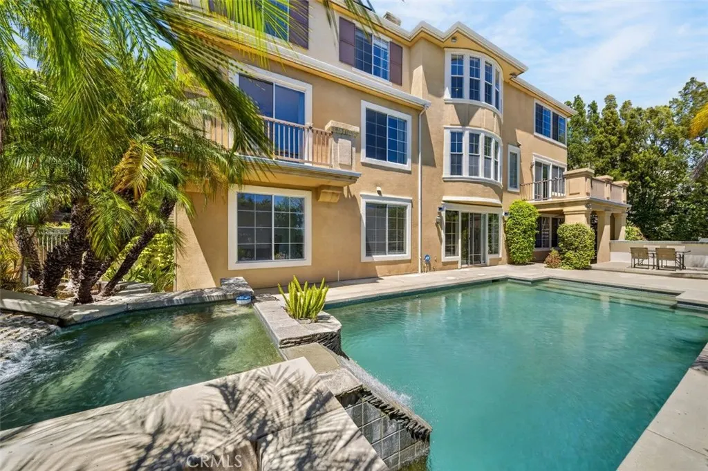 2420 Vista Del Sol