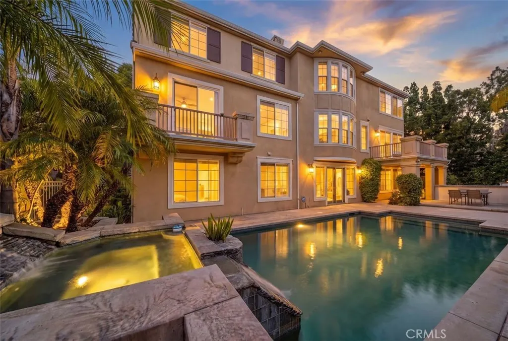 2420 Vista Del Sol
