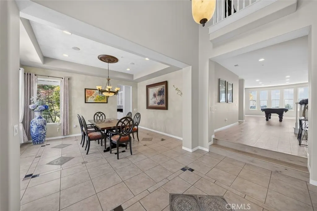 2420 Vista Del Sol