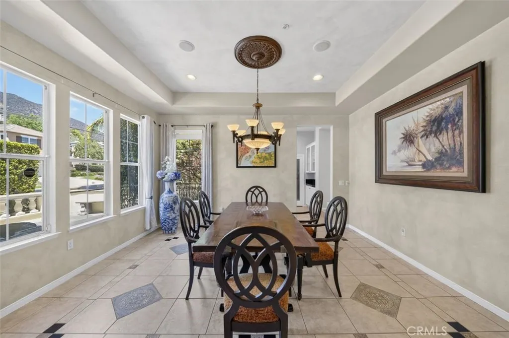 2420 Vista Del Sol