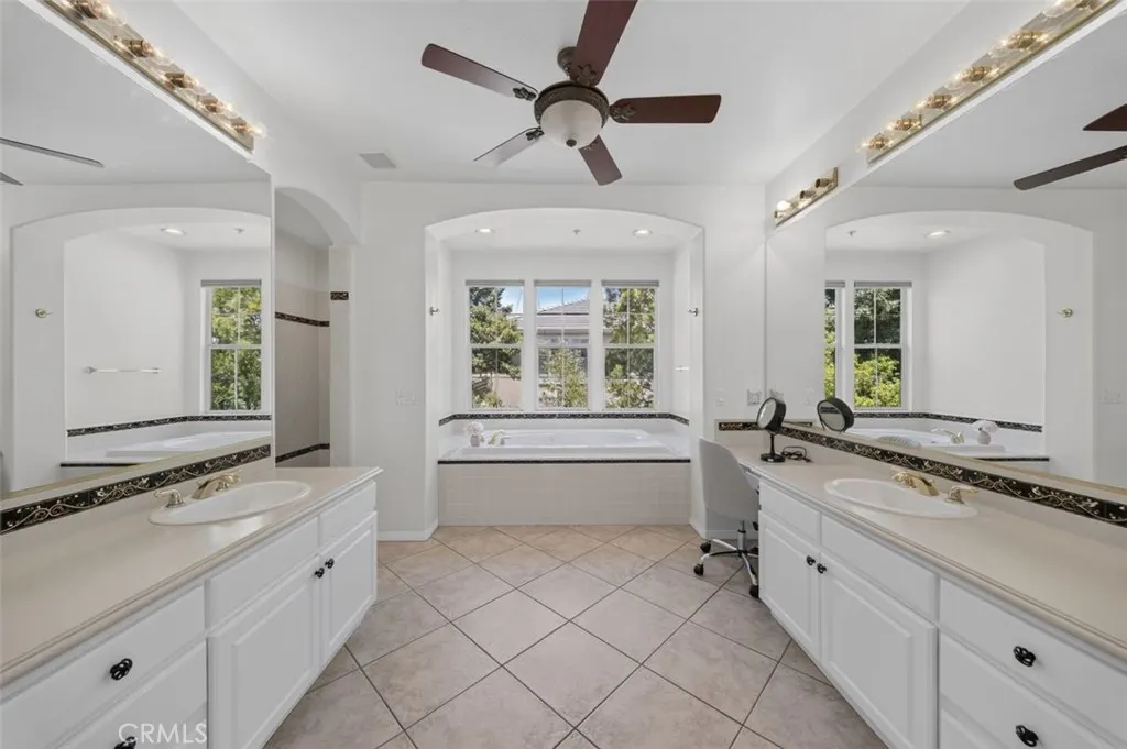 2420 Vista Del Sol