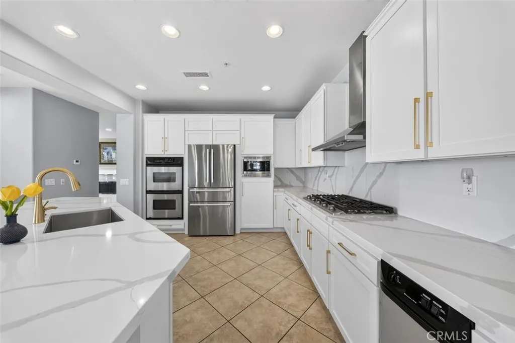 2420 Vista Del Sol