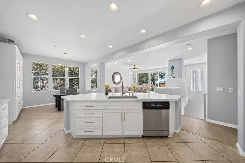 2420 Vista Del Sol