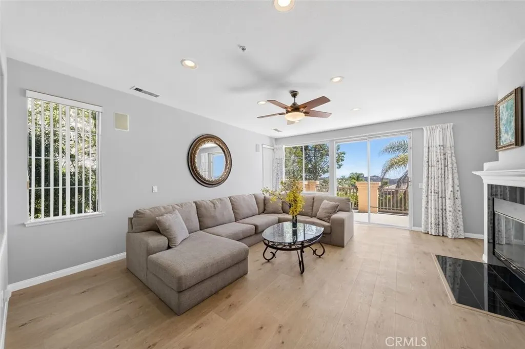 2420 Vista Del Sol