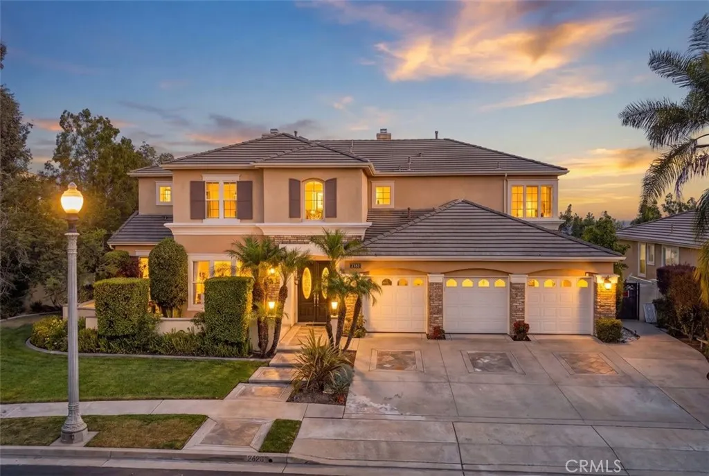2420 Vista Del Sol