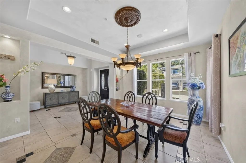 2420 Vista Del Sol