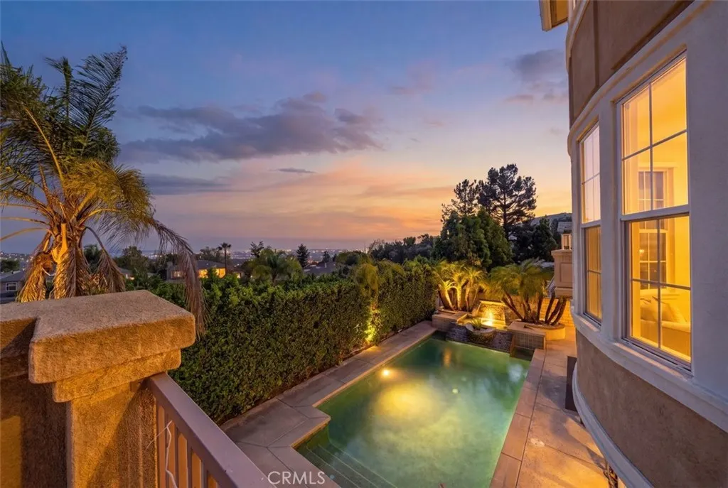 2420 Vista Del Sol