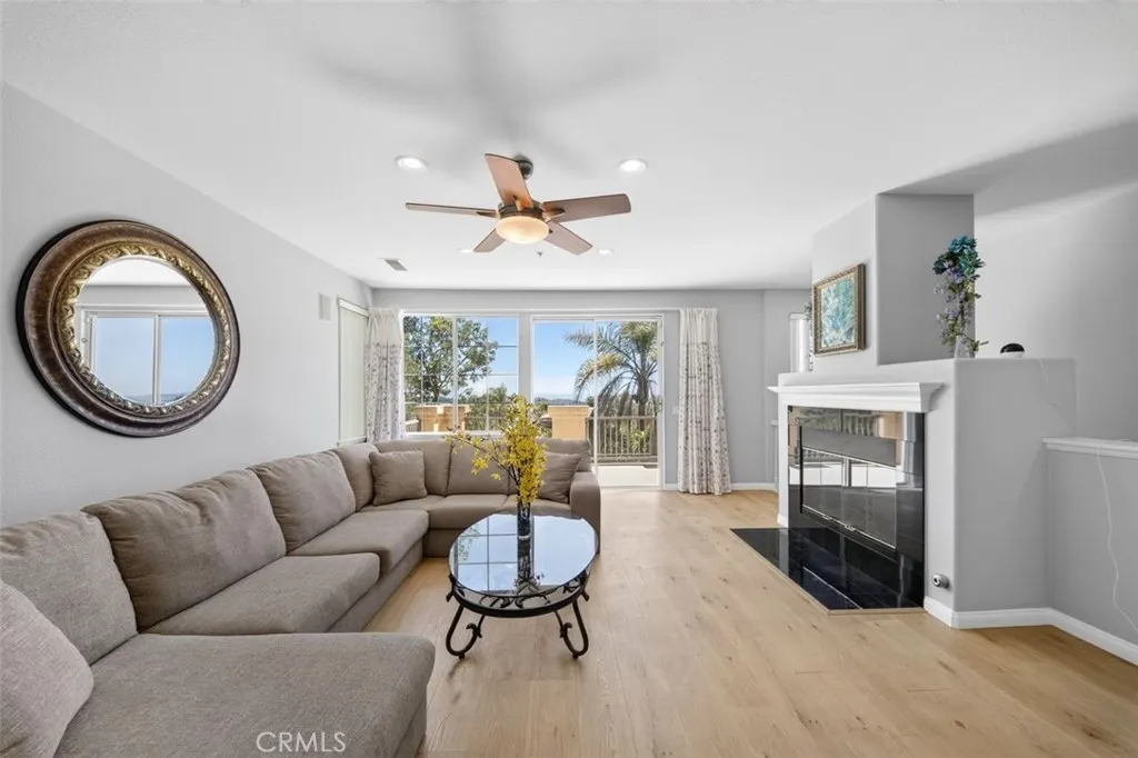 2420 Vista Del Sol