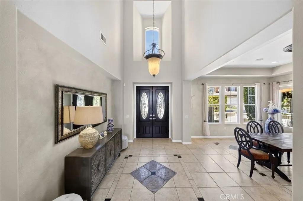2420 Vista Del Sol