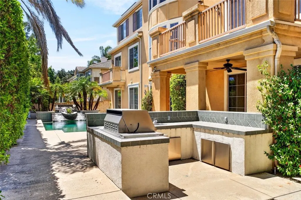 2420 Vista Del Sol