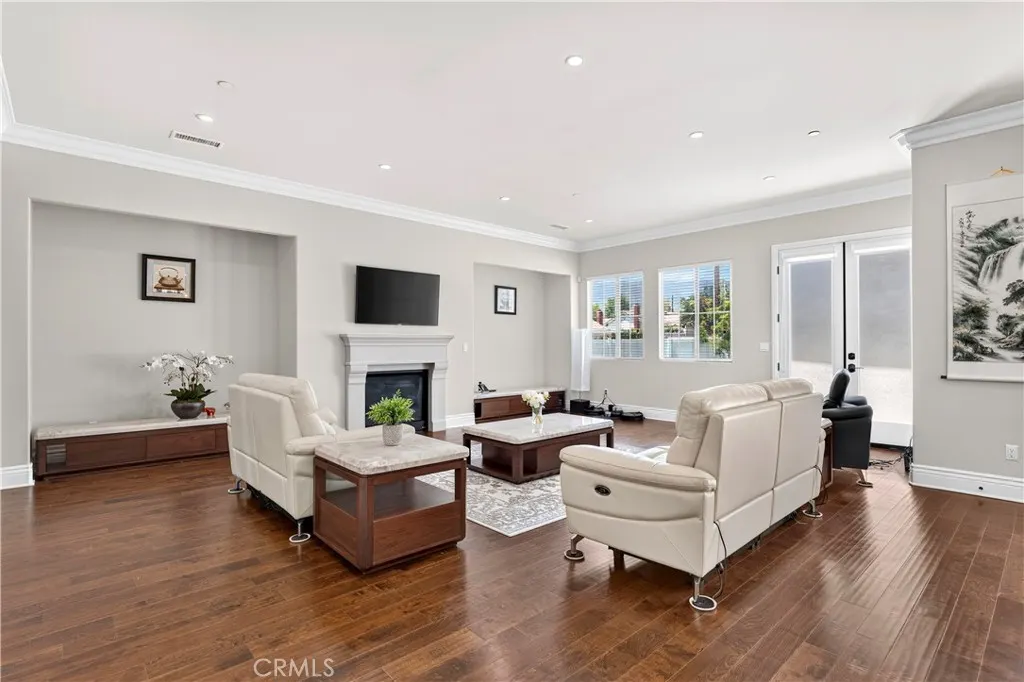 1469 E Foothill Blvd