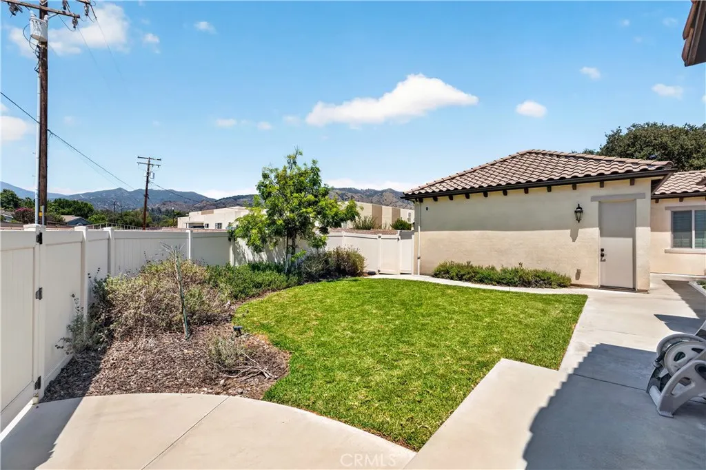 1469 E Foothill Blvd