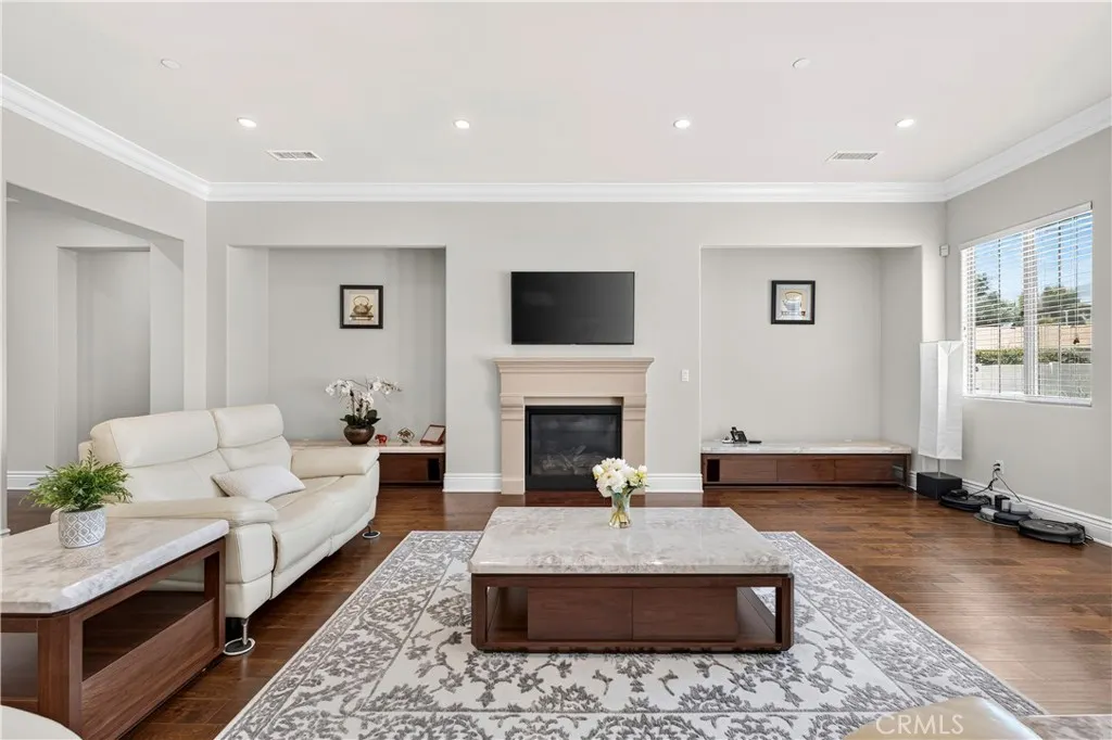 1469 E Foothill Blvd