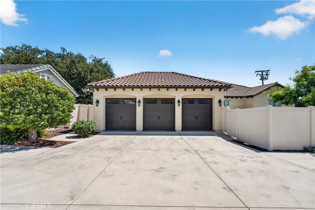 1469 E Foothill Blvd