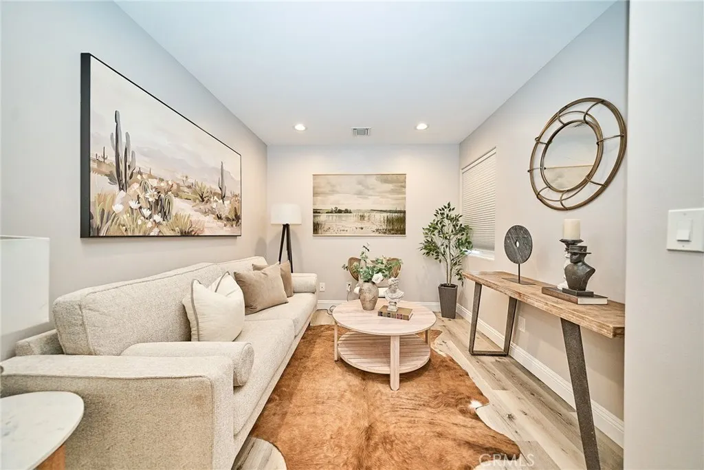 21725 Lost River
