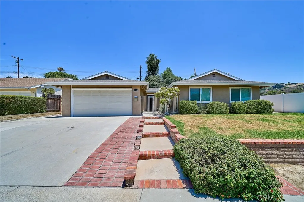 21725 Lost River
