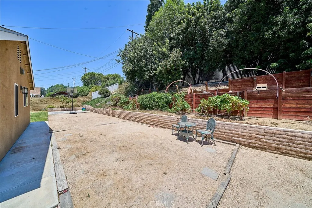21725 Lost River