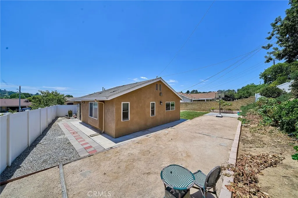 21725 Lost River