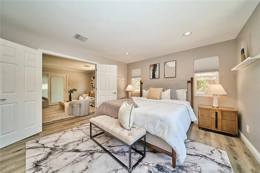 21725 Lost River