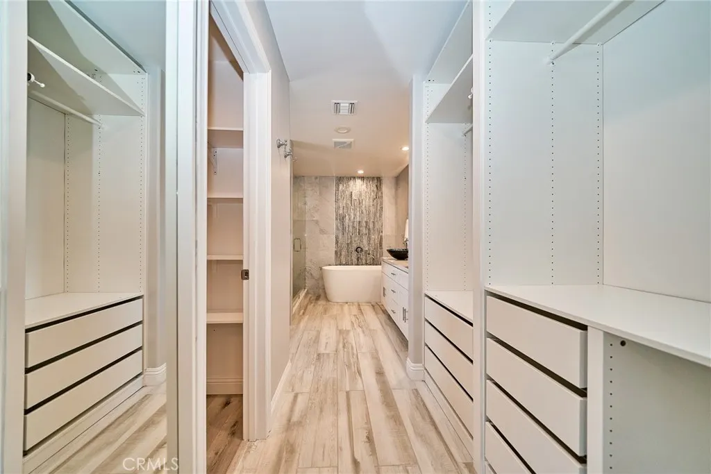 21725 Lost River