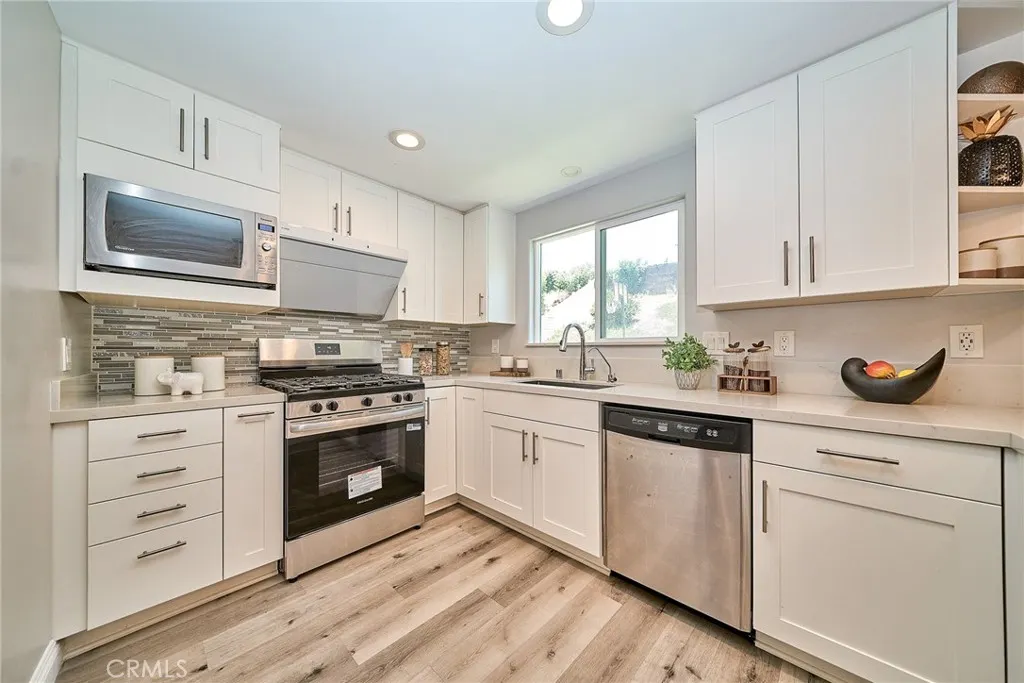 21725 Lost River