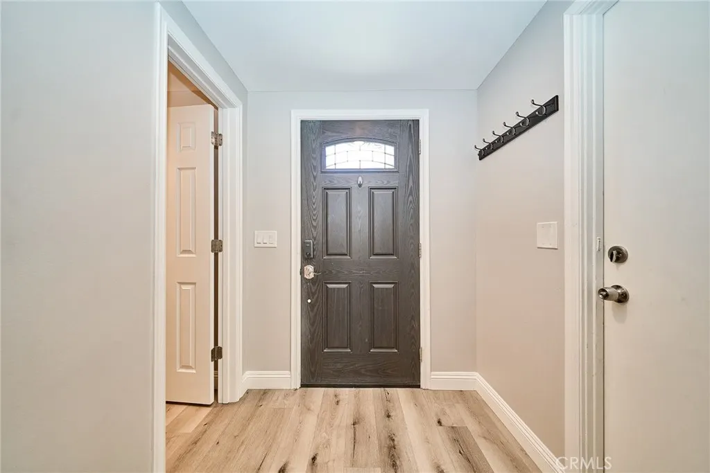 21725 Lost River