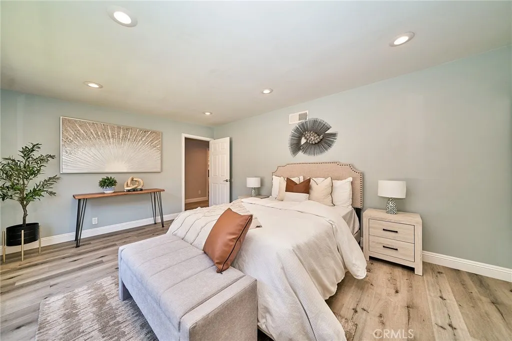 21725 Lost River