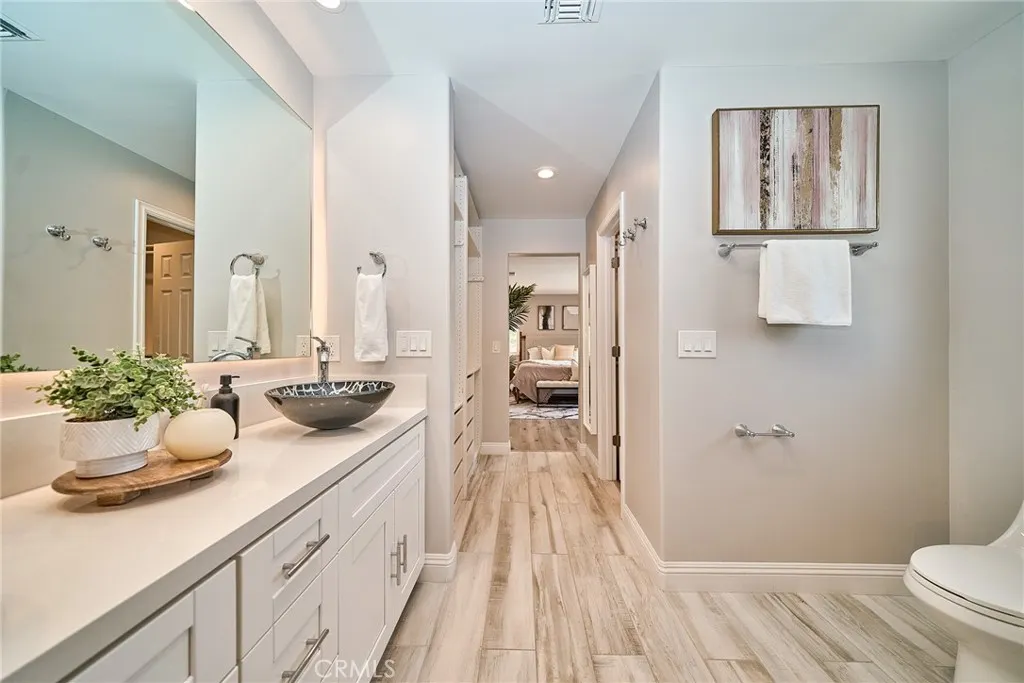 21725 Lost River