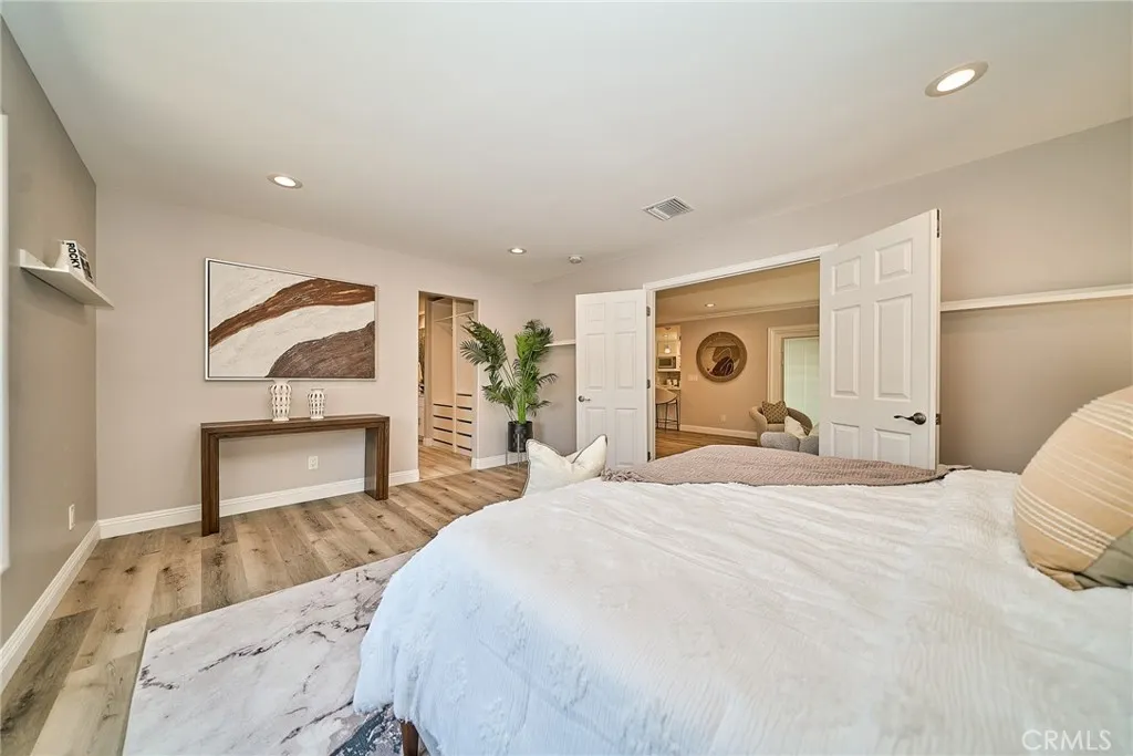 21725 Lost River