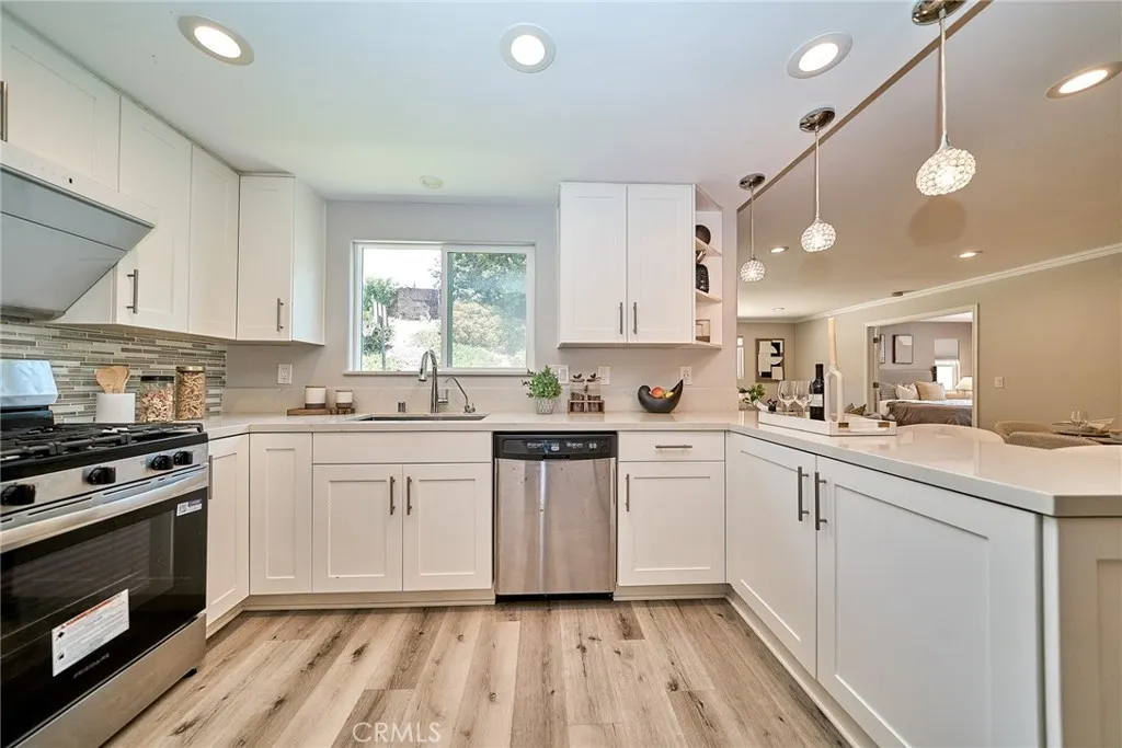21725 Lost River