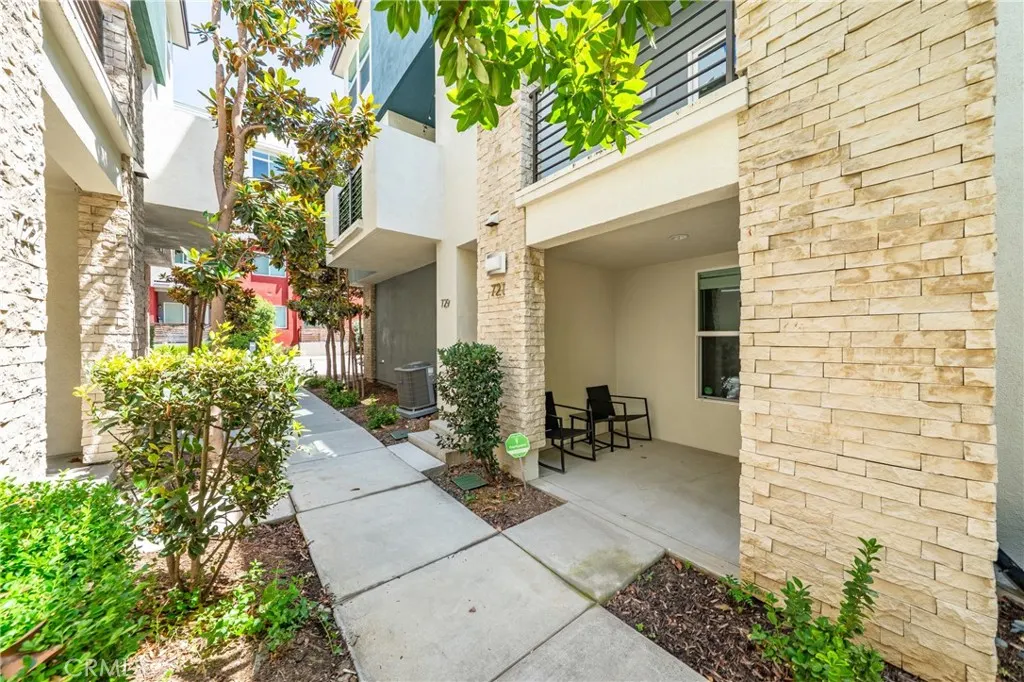 721 Manhattan Dr #74