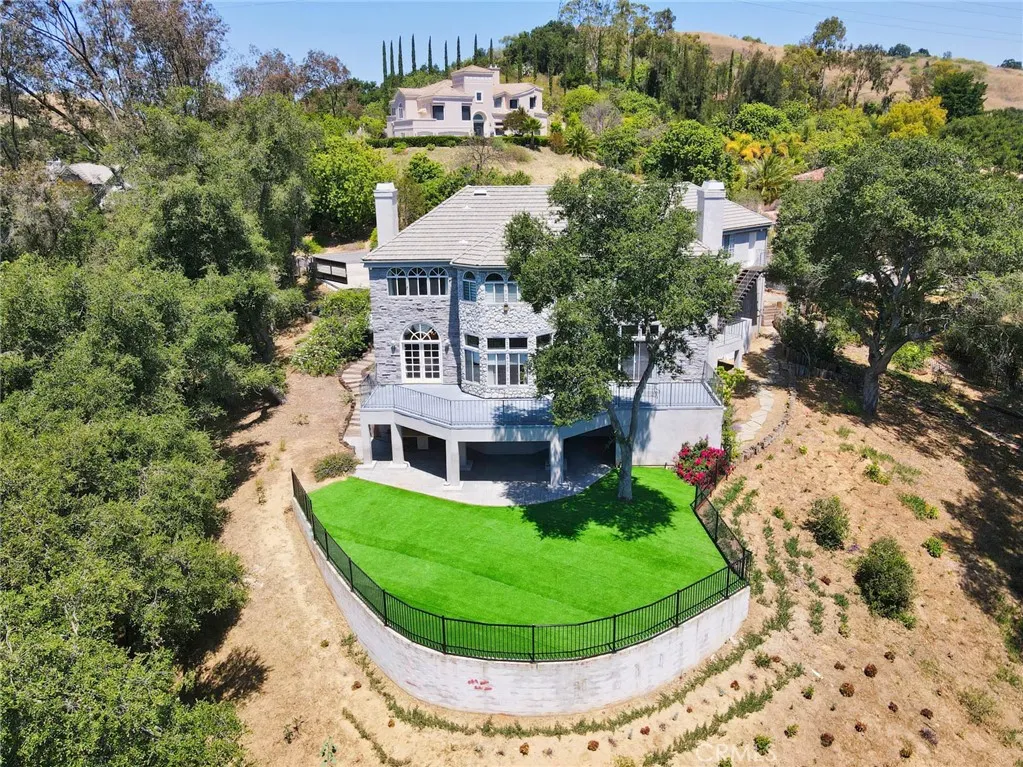 1089 Village Drive