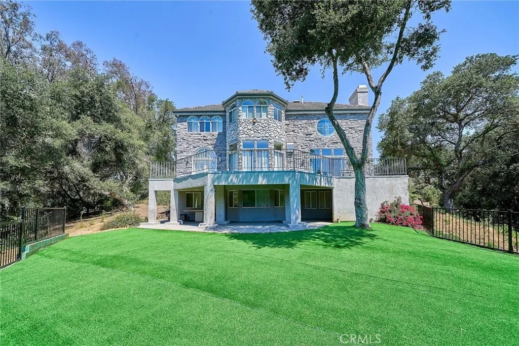 1089 Village Drive